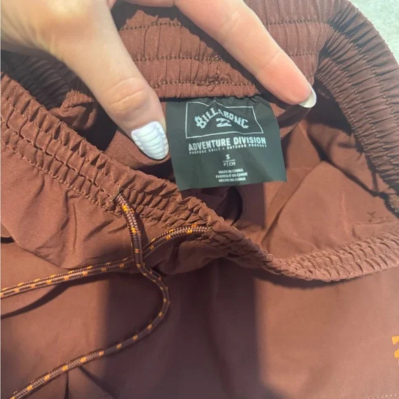Billabong Shorts - Picture 2 of 3